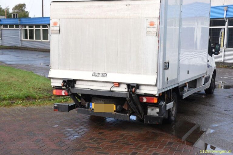 Auto total loss na verkeersongeval Bornholmstraat