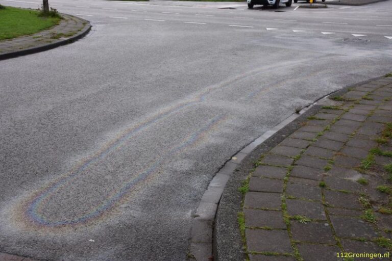Auto total loss na verkeersongeval Bornholmstraat