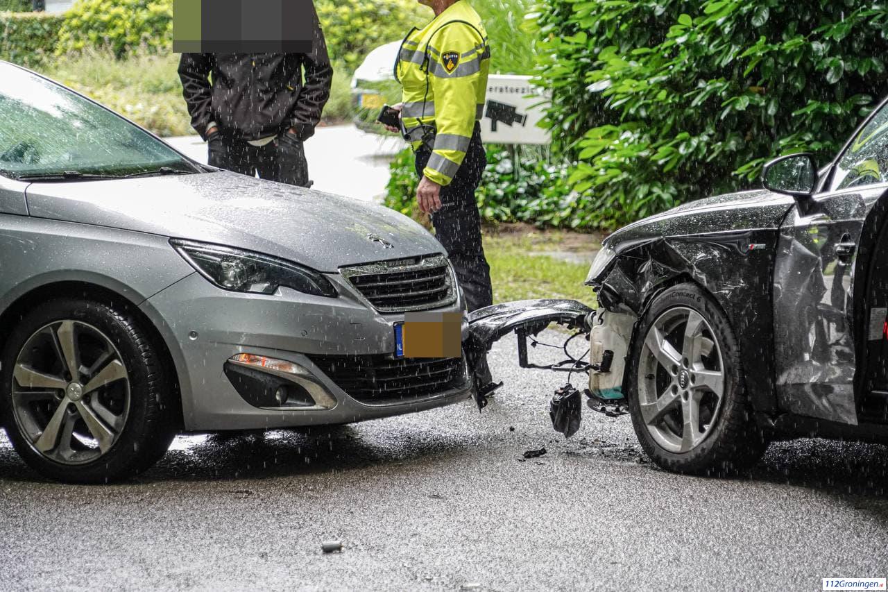 Ongeval nabij vakantiepark De Bloemert in Midlaren. Ongeval nabij vakantiepark De Bloemert in Midlaren.