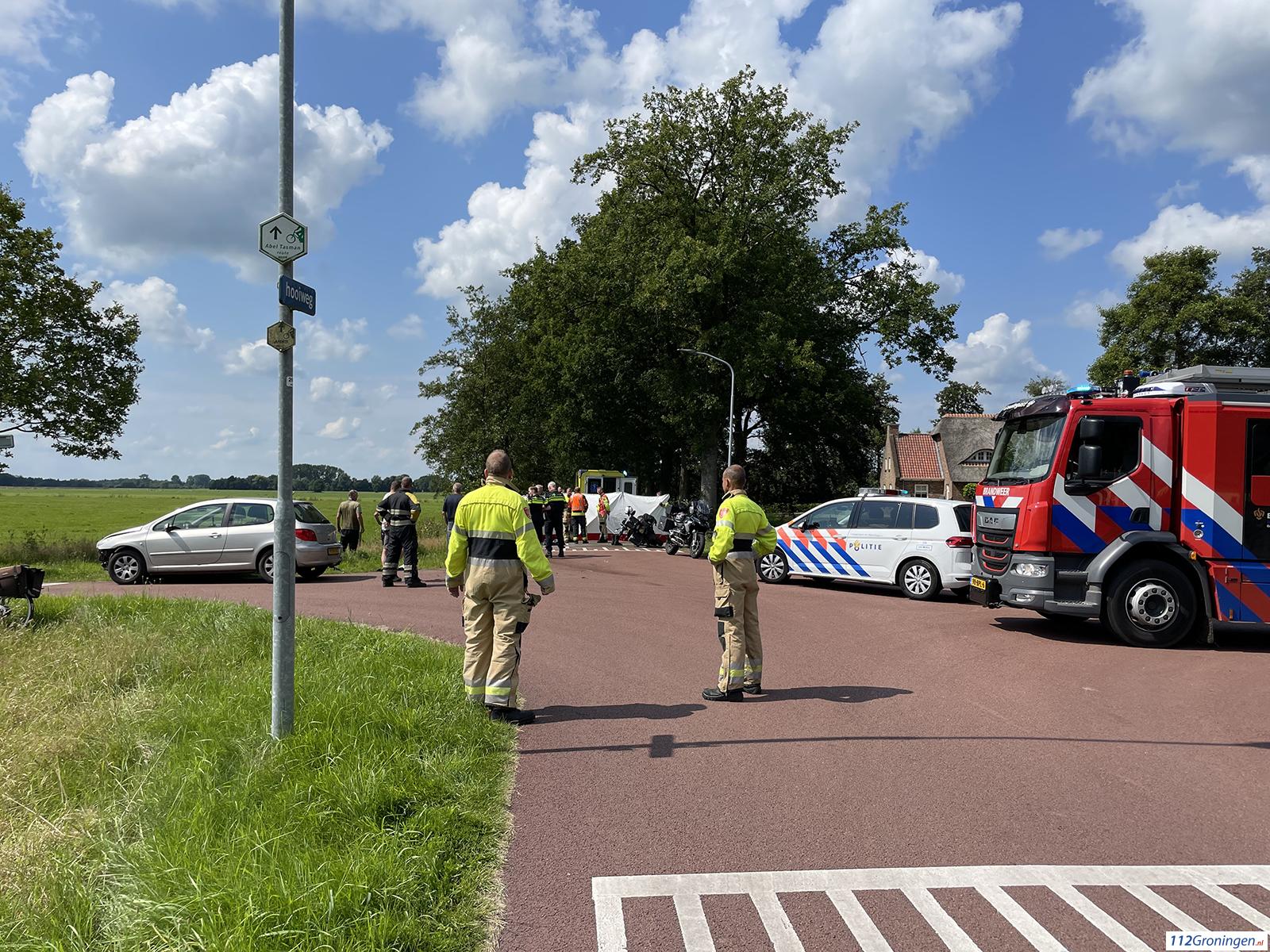 Motorrijder ernstig gewond na aanrijding in Lucaswolde. Motorrijder ernstig gewond na aanrijding in Lucaswolde.
