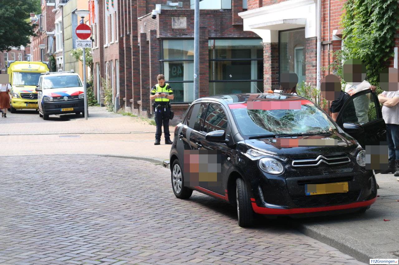Fietser aangereden door automobilist in Groningen. Fietser aangereden door automobilist in Groningen.
