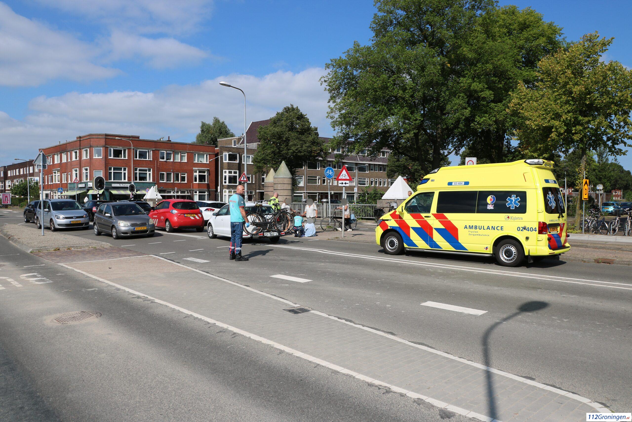 Fietsster raakt licht gewond bij botsing met automobilist in Groningen. Fietsster raakt licht gewond bij botsing met automobilist in Groningen.