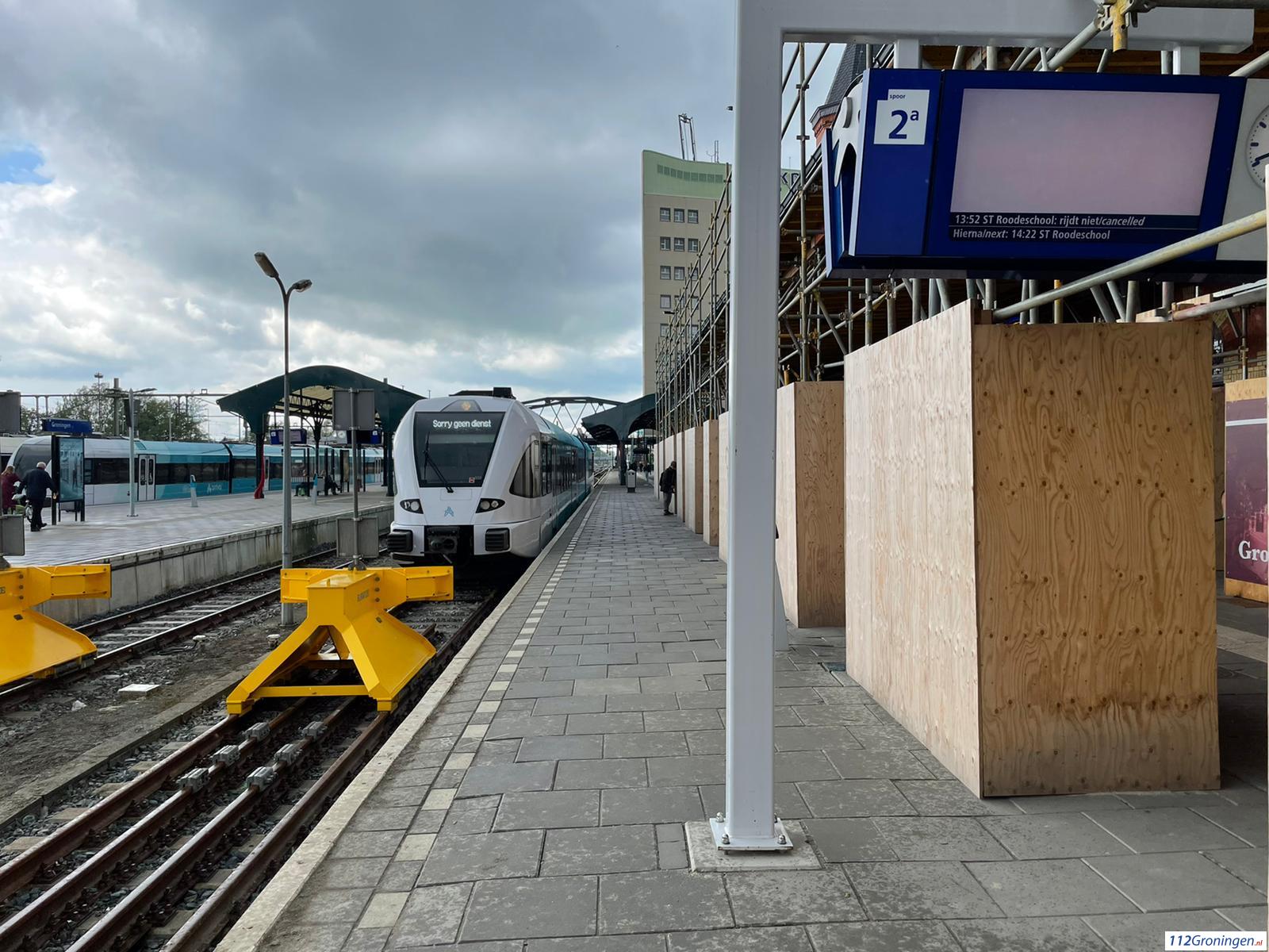 Treinverkeer richting Sauwerd gestremd vanwege aanrijding bij spoorwegovergang.