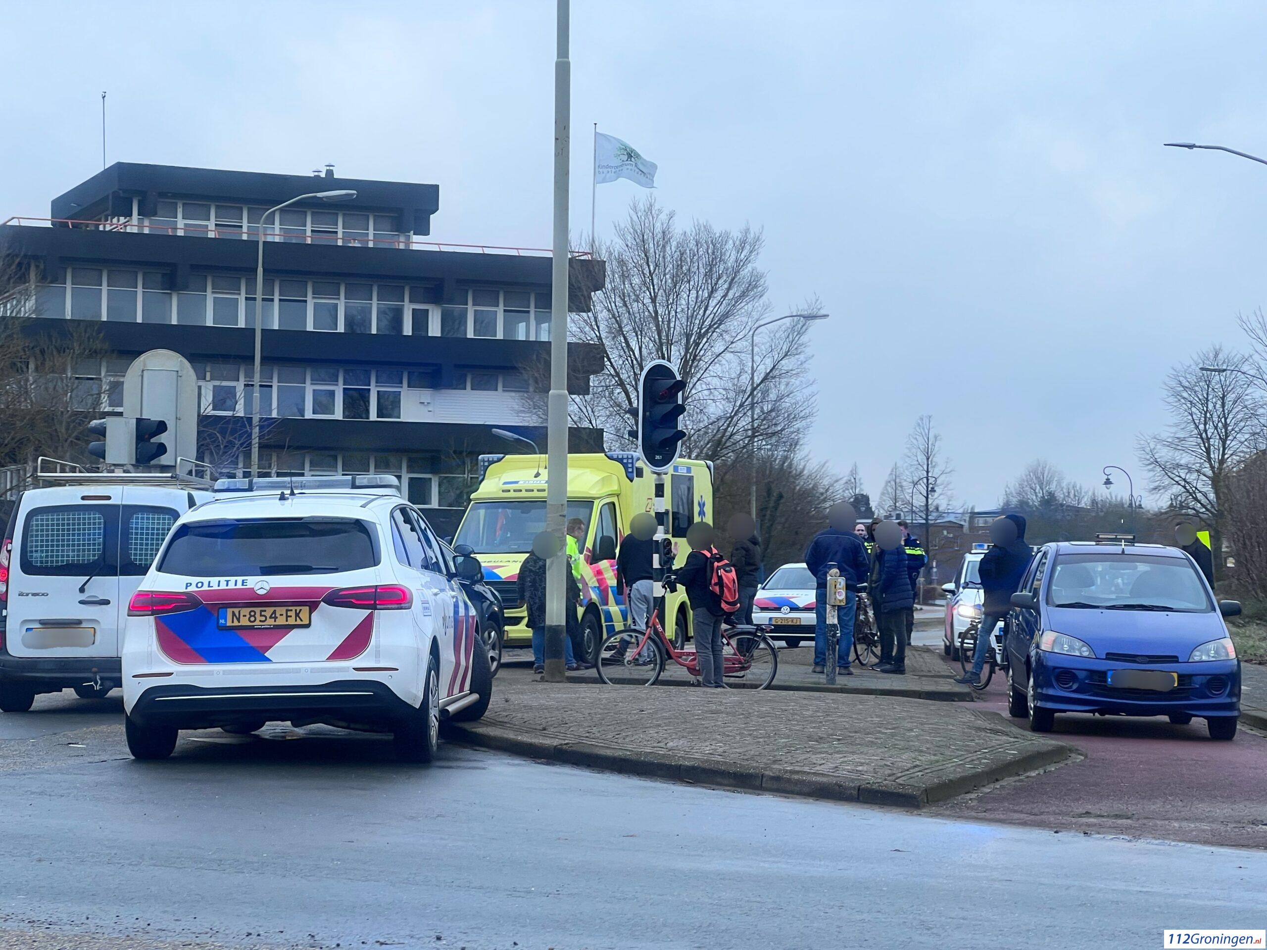 Vrouw raakt gewond bij aanrijding met automobilist in Delfzijl.