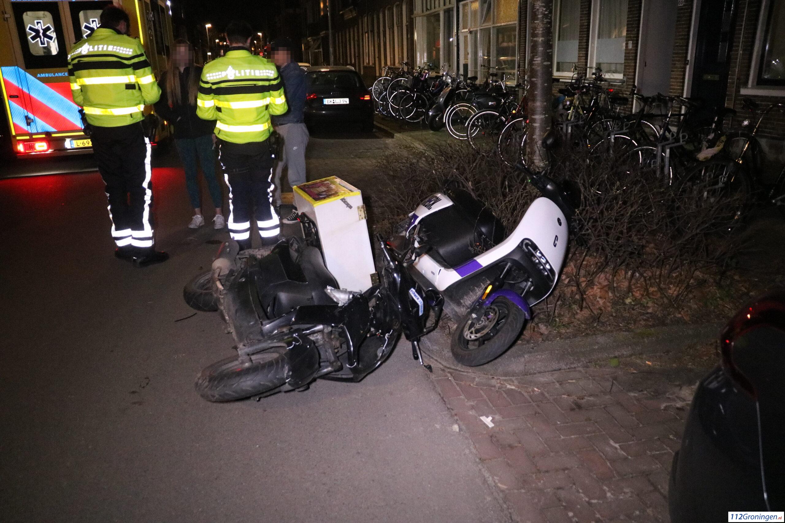 persoon gewond bij aanrijding met twee scooters in Groningen.