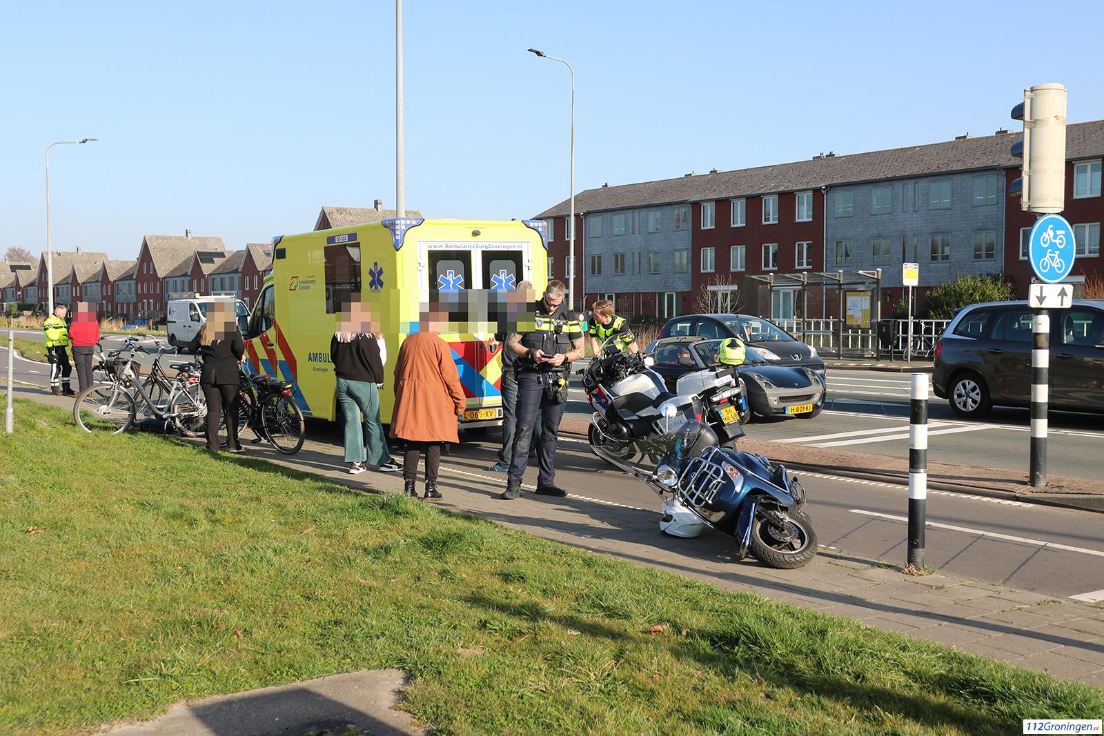 Ongeval tussen fietser en scooterrijder op de Rijksweg, 1 lichtgewonde.