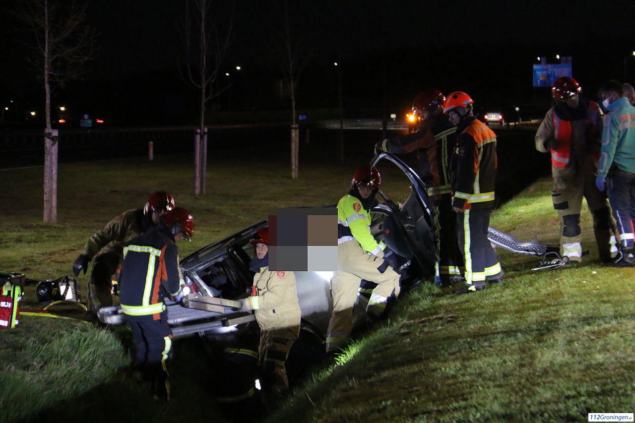 Fors ongeval op de N366 bij Nieuwe Pekela, twee gewonden.