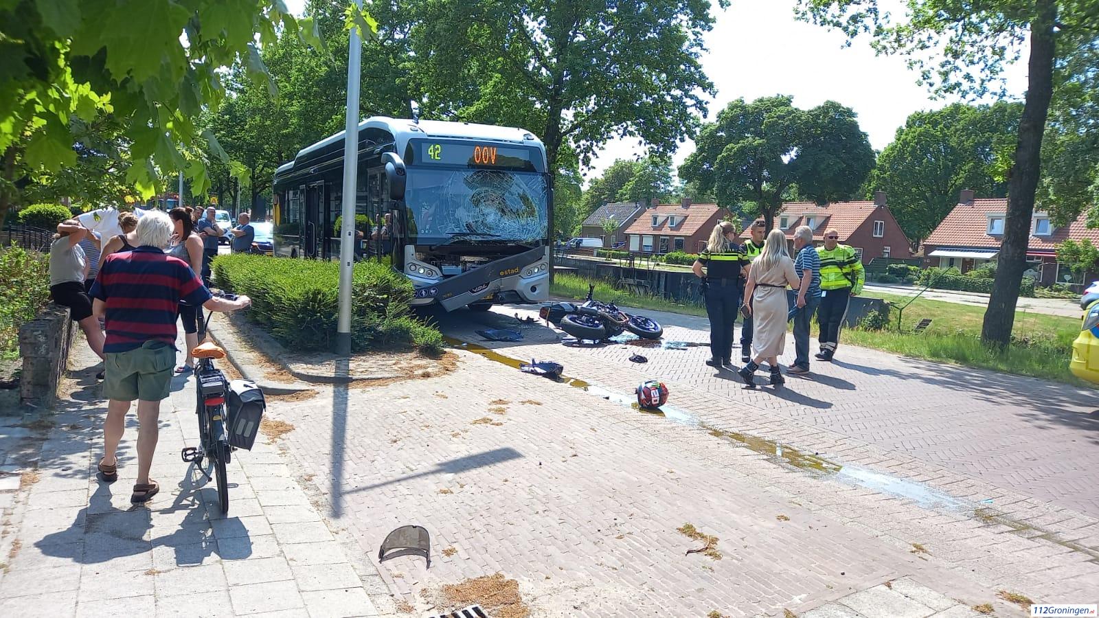 Motorrijder gewond na aanrijding met lijnbus in Ter Apel.