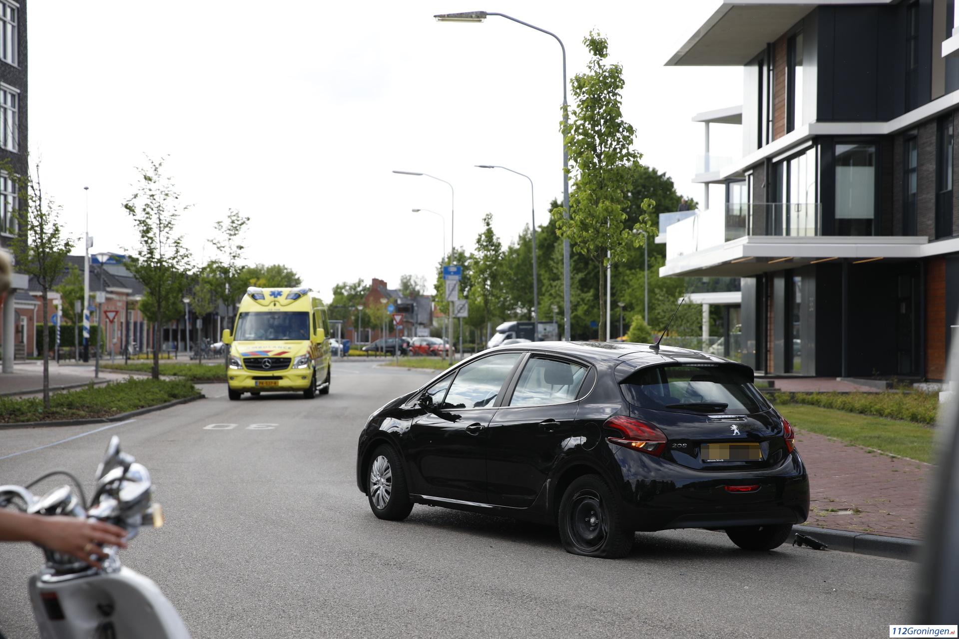 Twee auto’s met elkaar in botsing op Tolberterstraat in Leek.