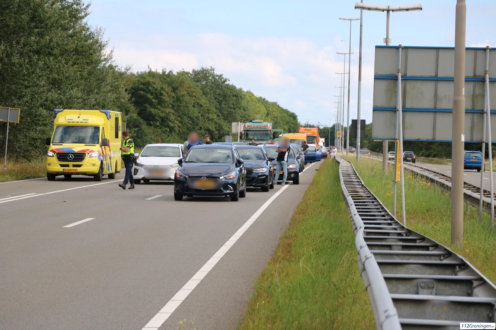 Forse aanrijding tussen meerdere voertuigen op de Europaweg in Groningen.