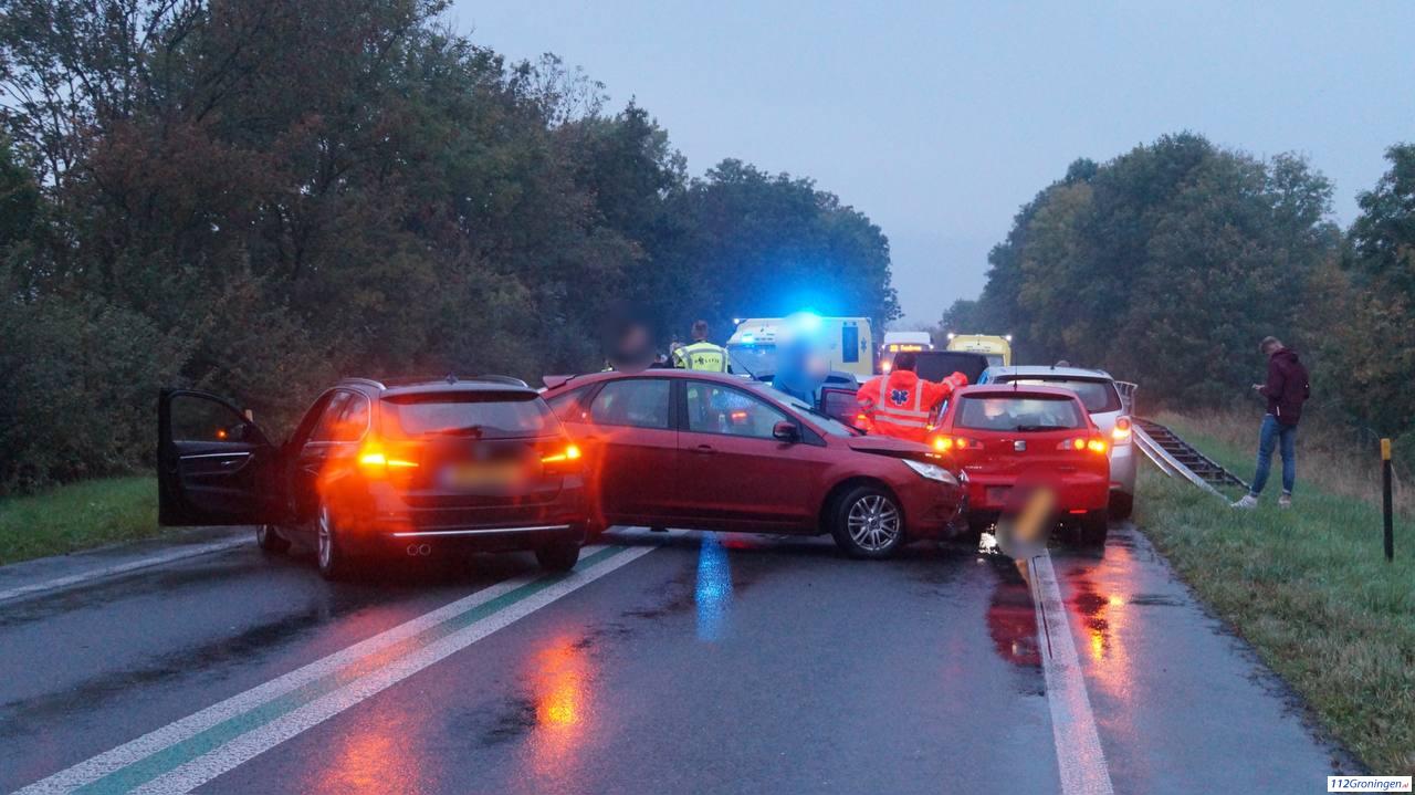 Kettingbotsing 8 voertuigen op de N46 bij Zuidwolde, twee gewonden.