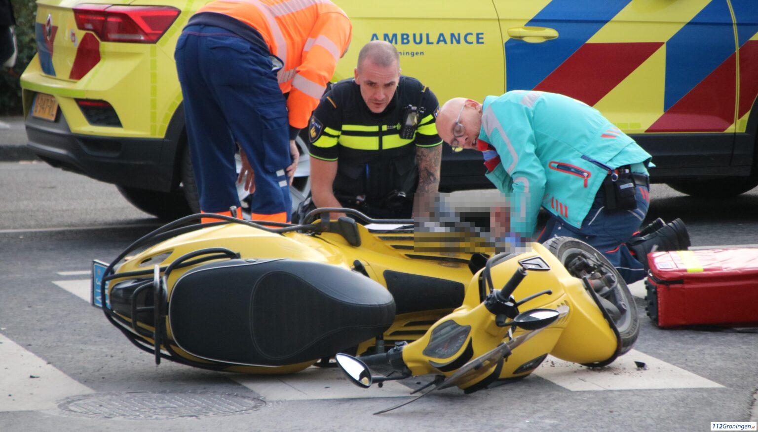 Ongeval scooter/ auto op het Schuitendiep Groningen, 1 gewonde.