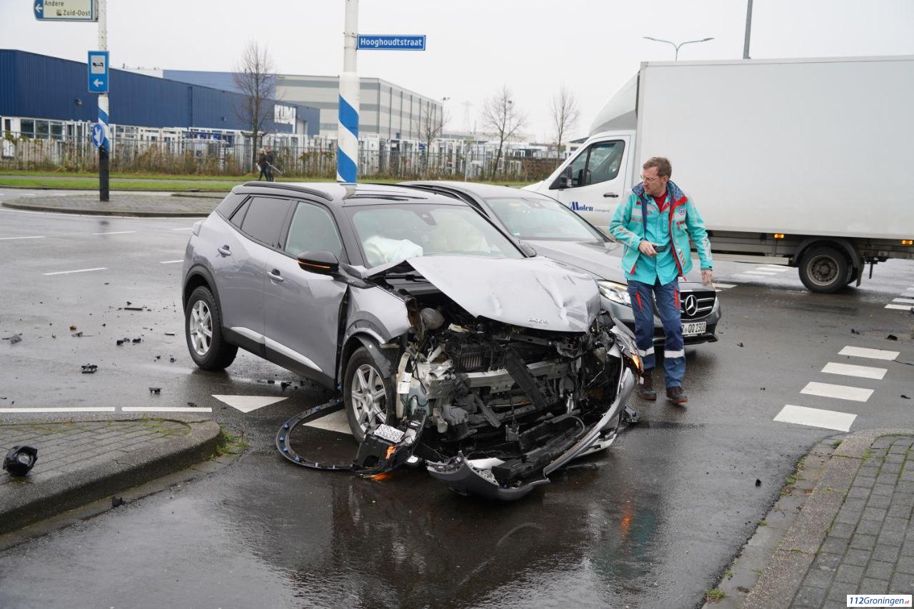 Forse schade na ongeval op de Winschoterweg.