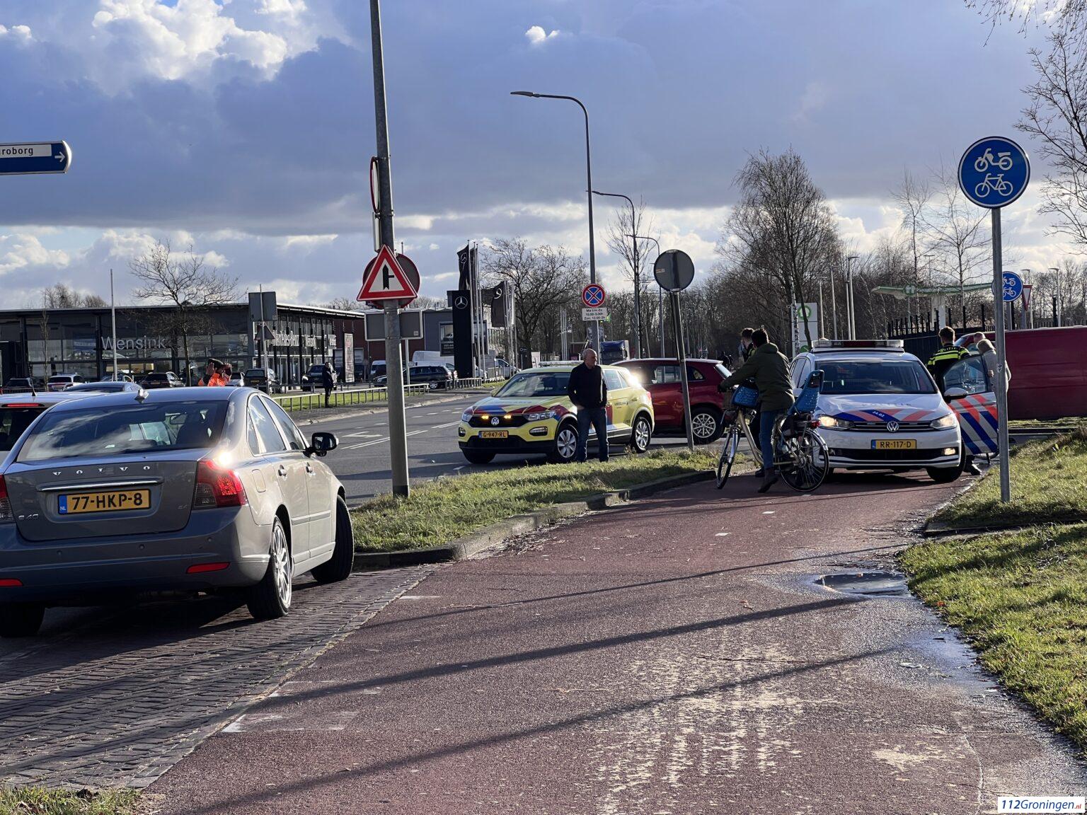 Aanrijding tussen een auto en een fietser in Groningen.