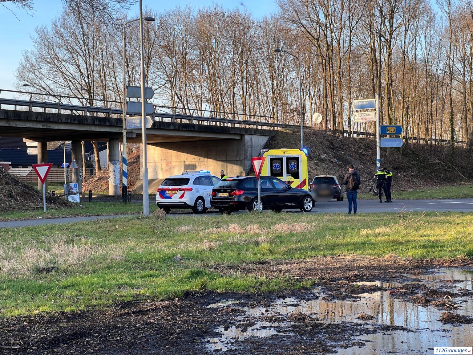 Fietser gewond na aanrijding in Siddeburen. Fietser gewond na aanrijding in Siddeburen.