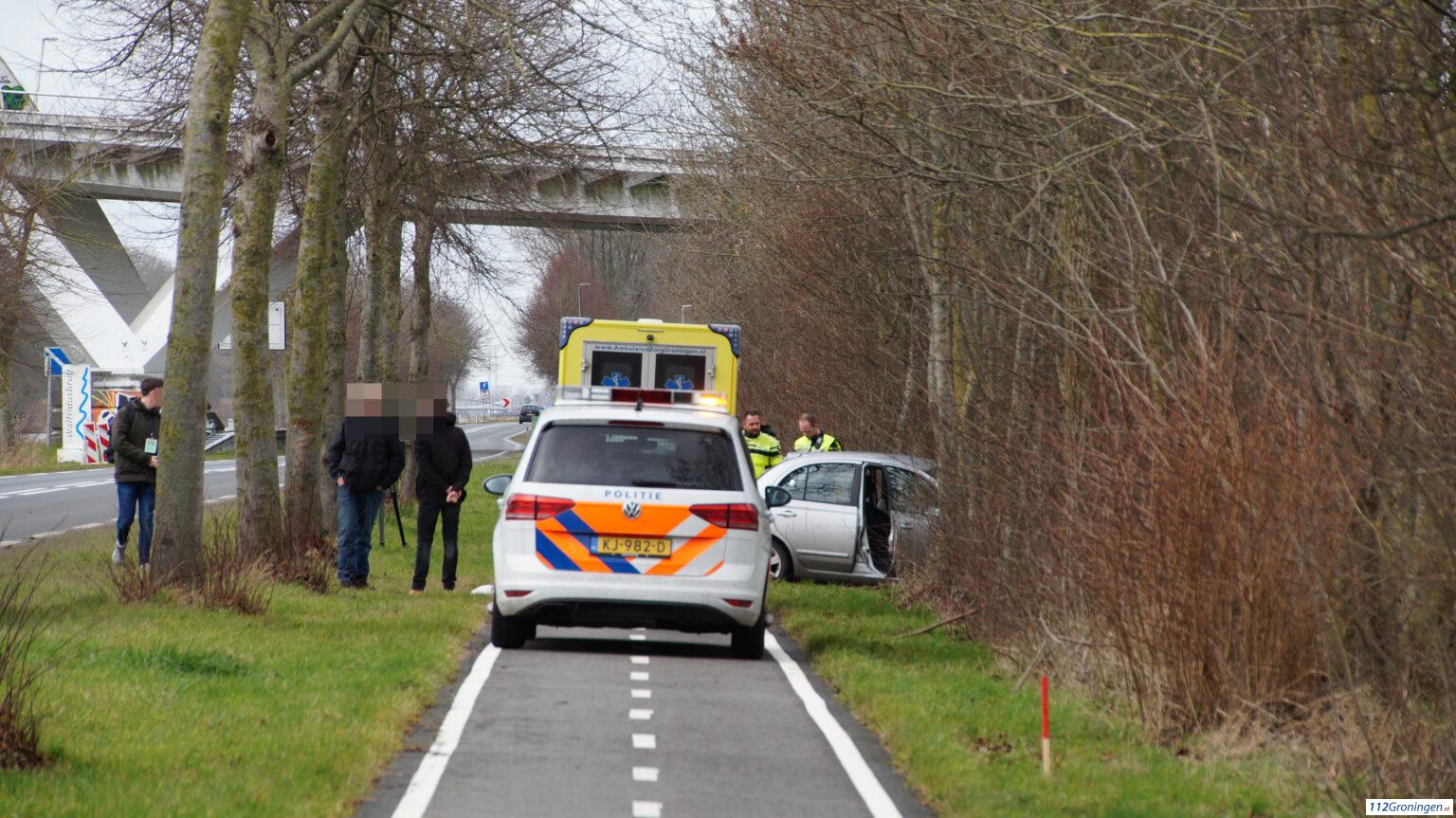 Forse schade bij ongeval op de Winsumerweg N361, 1 gewonde. Forse schade bij ongeval op de Winsumerweg N361, 1 gewonde.