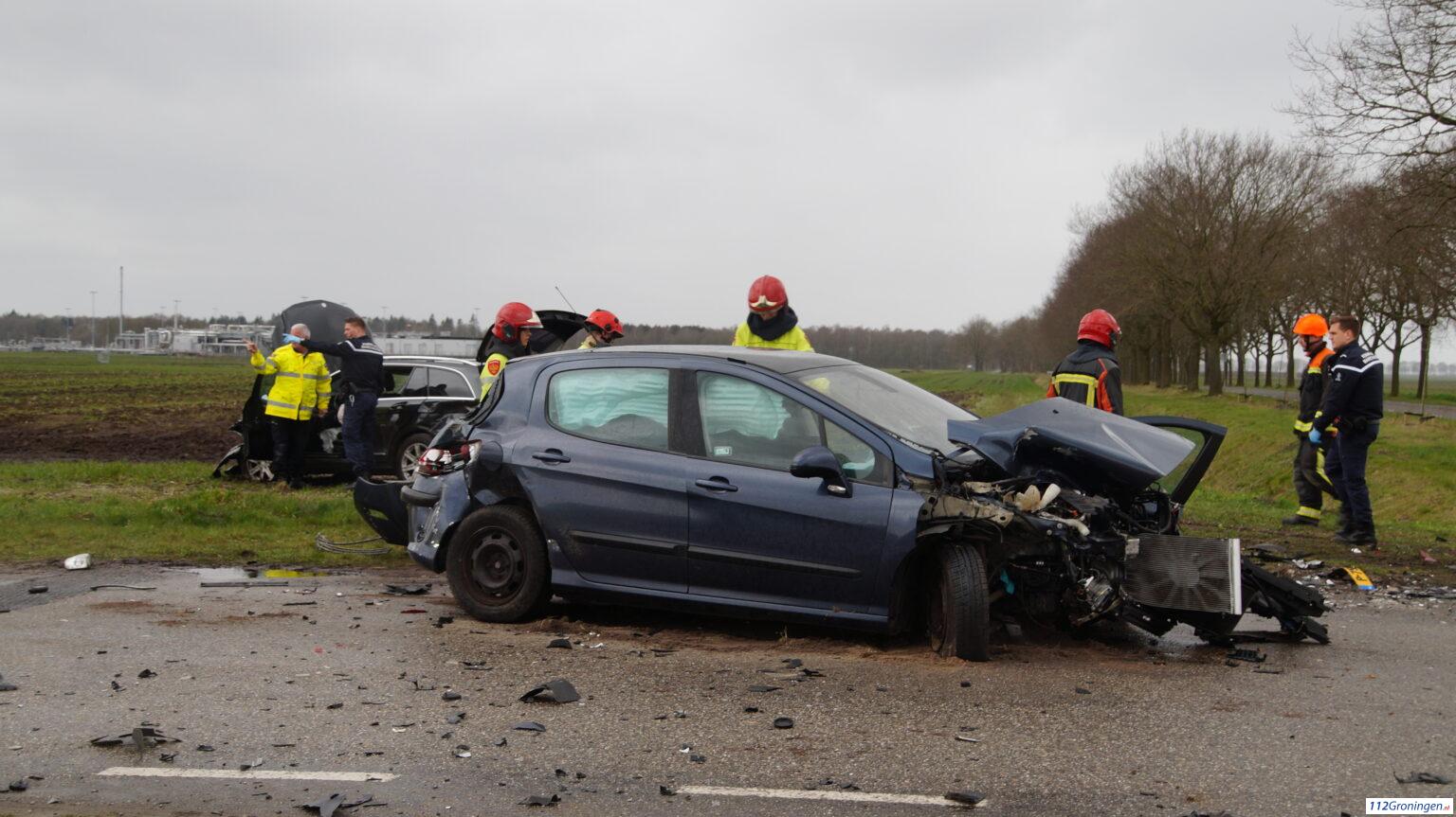 Fors ongeval Botjesweg Zuidbroek, twee gewonden. Fors ongeval Botjesweg Zuidbroek, twee gewonden.