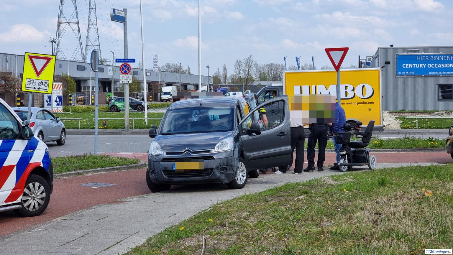Botsing tussen twee auto`s op de Bornholmstraat. Botsing tussen twee auto`s op de Bornholmstraat.