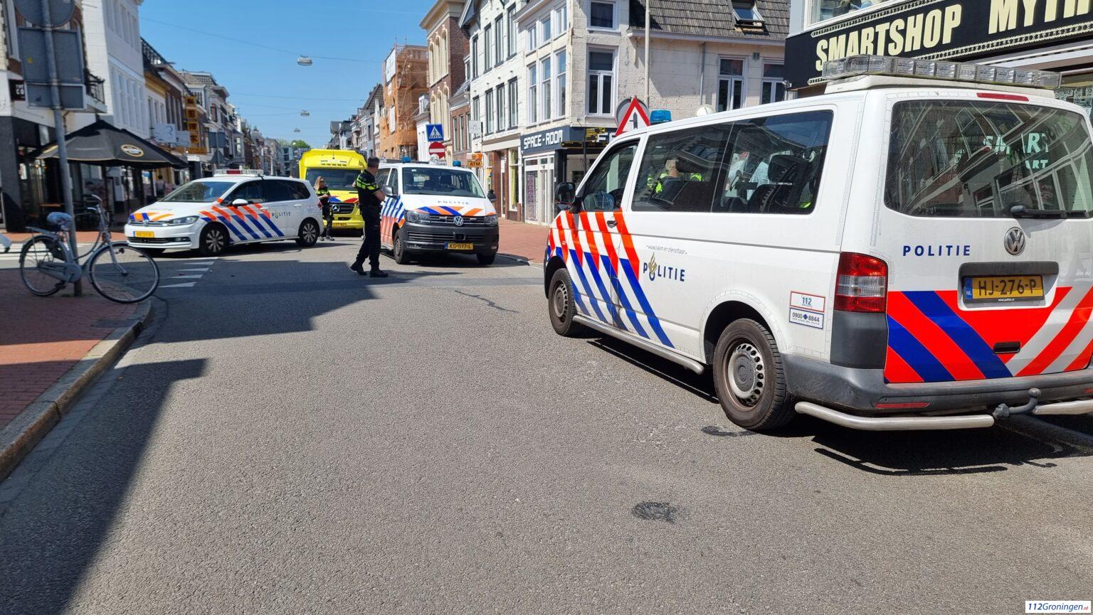 Ongeval tussen politiebus en fietser in Groningen. Ongeval tussen politiebus en fietser in Groningen.