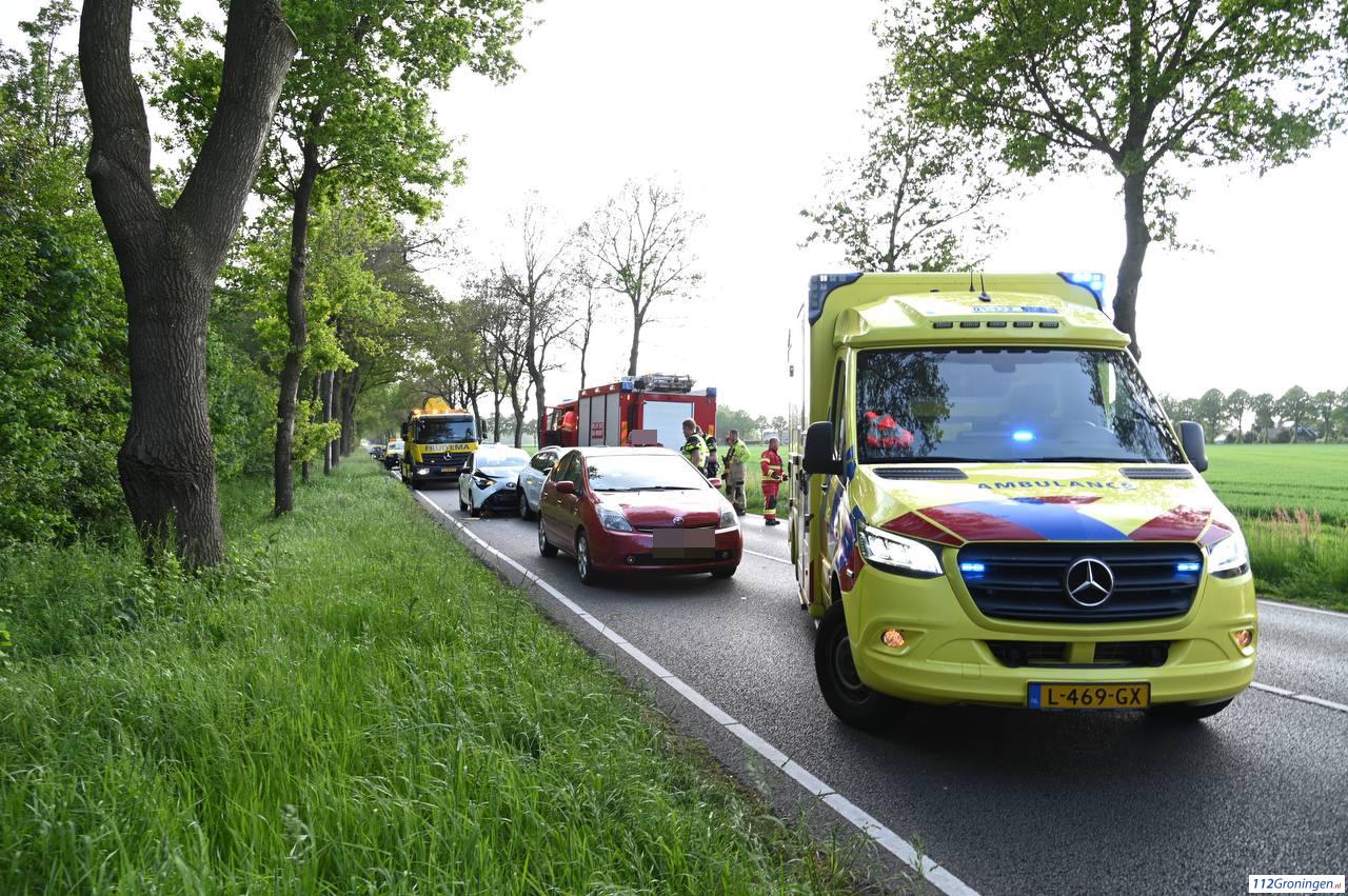 Ongeval op de N367 t.h.v. Oude Pekela, baby gecontroleerd in ambulance.
