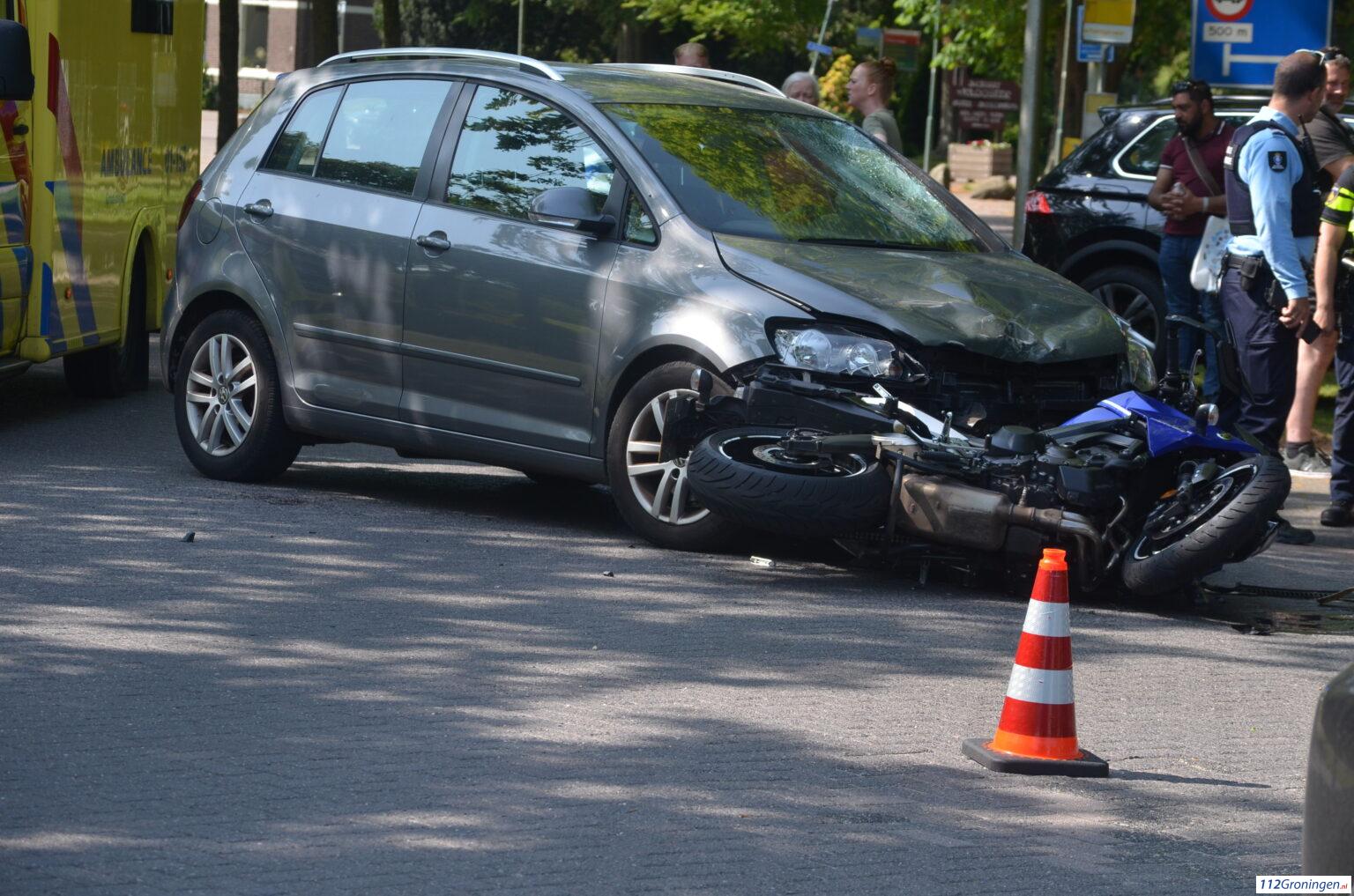 Auto beland op zijkant na eenzijdig ongeval.