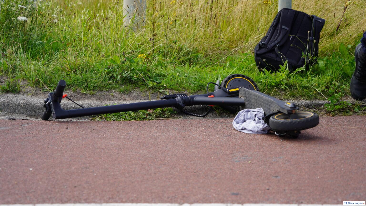 Auto en step komen in botsing op de Duinkerkenstraat. Auto en step komen in botsing op de Duinkerkenstraat.