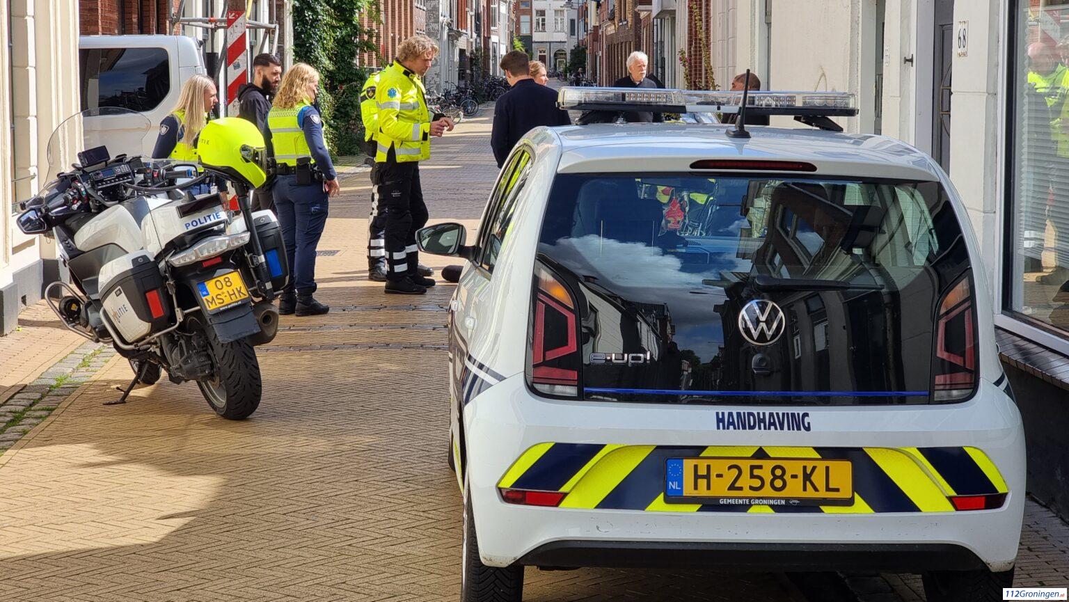 Aanrijding tussen busje en fietser in de Stad. Aanrijding tussen busje en fietser in de Stad.