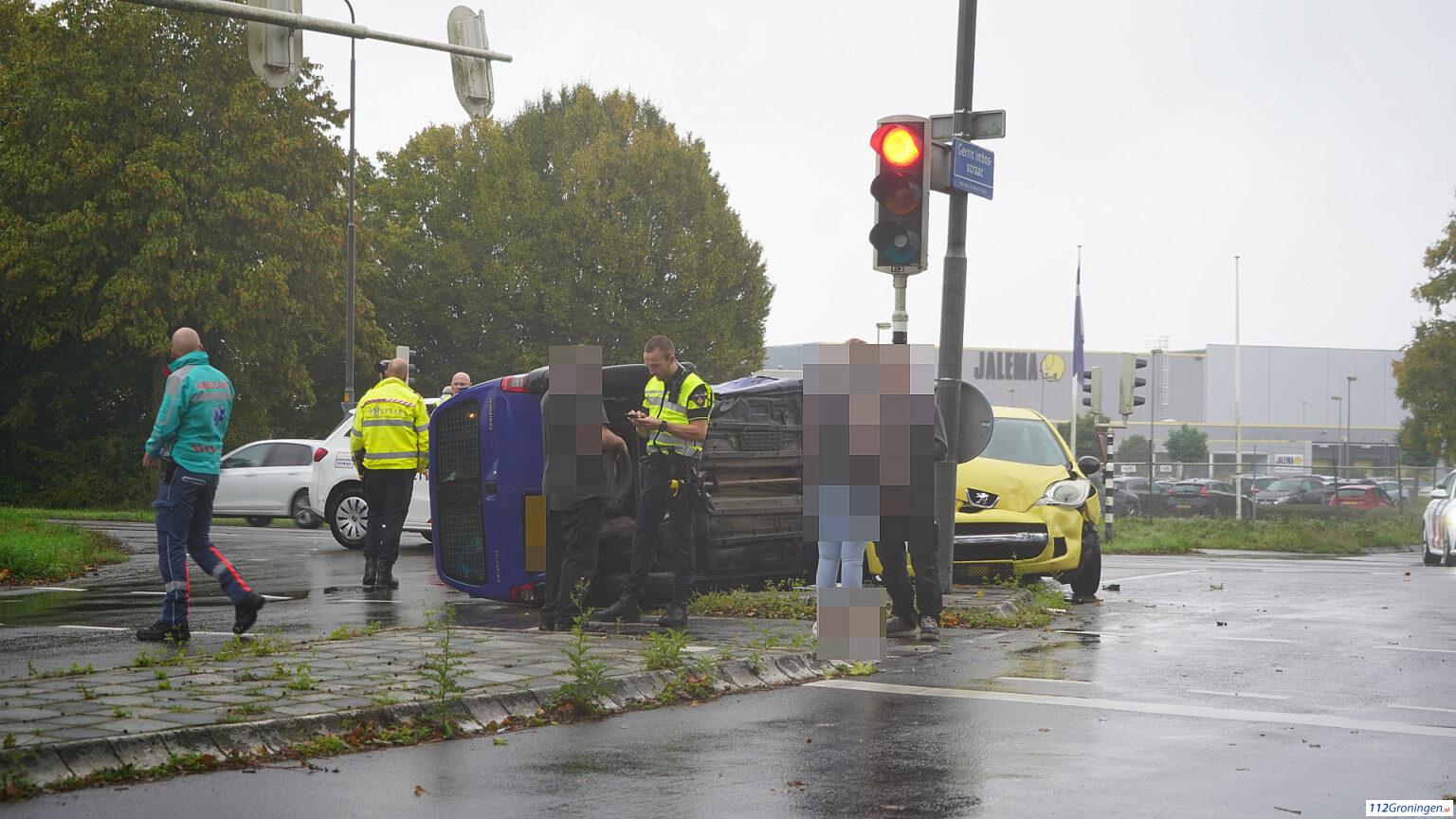 Ongeval Gerrit Imbosstraat Foxhol, 1 auto raakt daarbij op de zijkant. Ongeval Gerrit Imbosstraat Foxhol, 1 auto raakt daarbij op de zijkant.