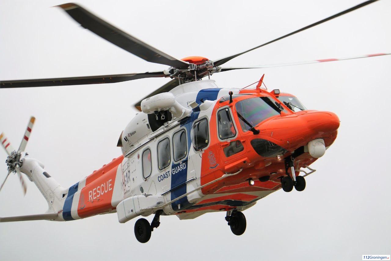 Zware Helikopter Van Kustwacht Vliegt In Holst Van Nacht Rondjes Boven zware-helikopter-van-kustwacht-vliegt-in-holst-van-nacht-rondjes-boven
