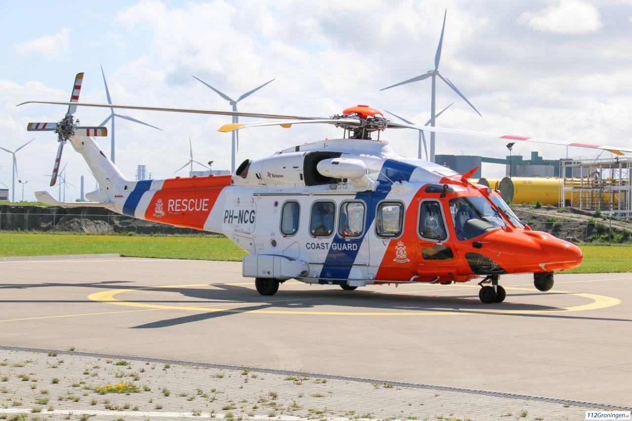 Zware Helikopter Van Kustwacht Vliegt In Holst Van Nacht Rondjes Boven zware-helikopter-van-kustwacht-vliegt-in-holst-van-nacht-rondjes-boven