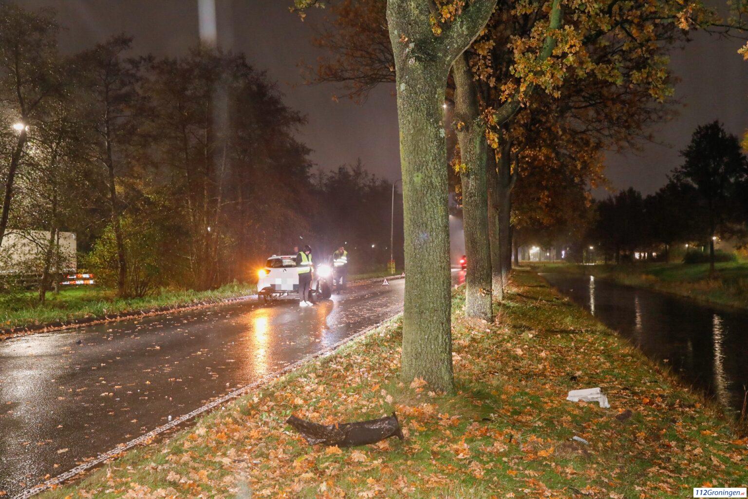 Twee voertuigen zwaar beschadigd na ongeval. Twee voertuigen zwaar beschadigd na ongeval.