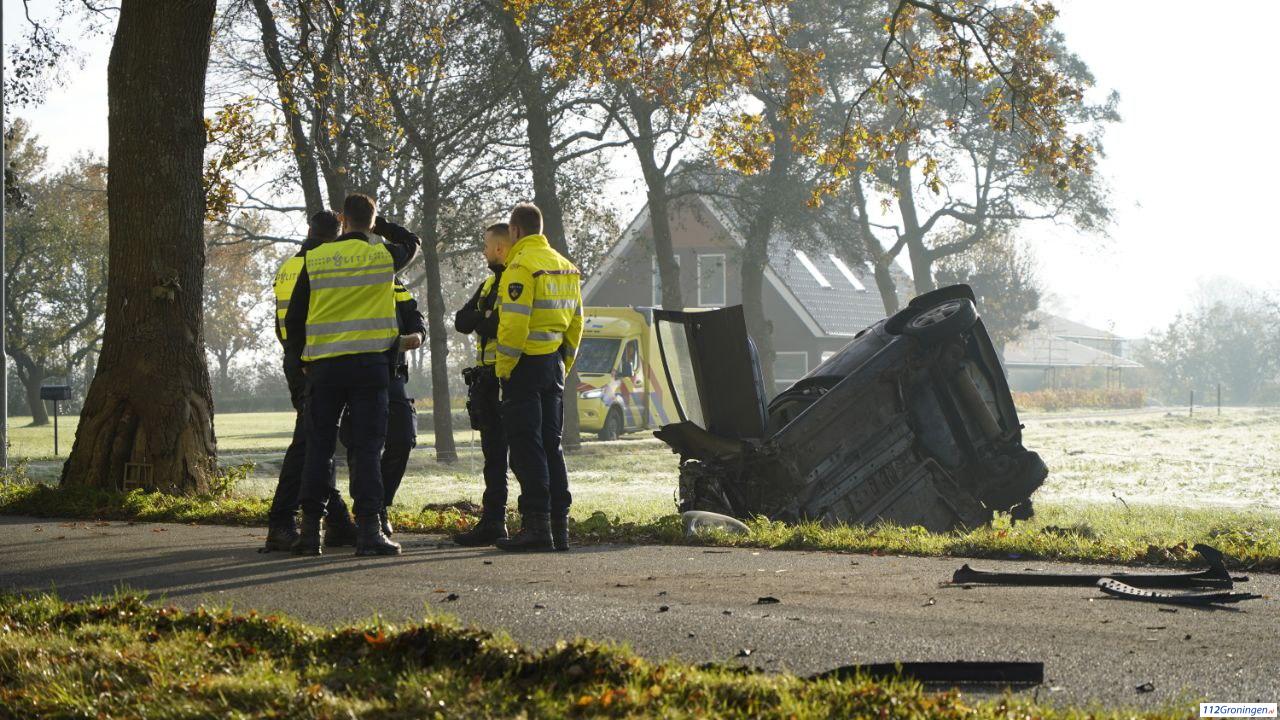 Ongeval bij Nieuw-Roden, 1 auto belandt op de kant in sloot. Ongeval bij Nieuw-Roden, 1 auto belandt op de kant in sloot.