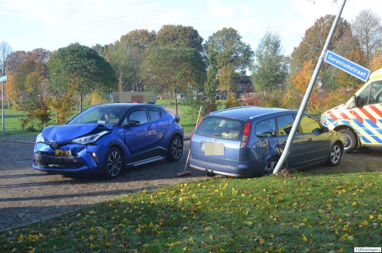 Botsing in Musselkanaal, 1 gewonde. Botsing in Musselkanaal, 1 gewonde.
