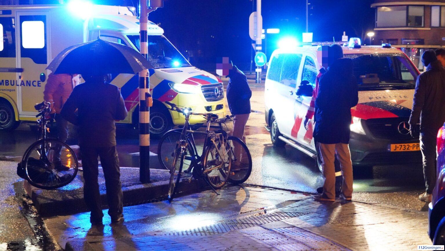 Aanrijding tussen twee fietsers op Damsterdiep in Groningen. Aanrijding tussen twee fietsers op Damsterdiep in Groningen.