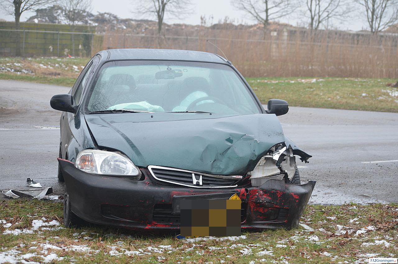 Botsing op de Zuiderkanaalweg in Stadskanaal. Botsing op de Zuiderkanaalweg in Stadskanaal.