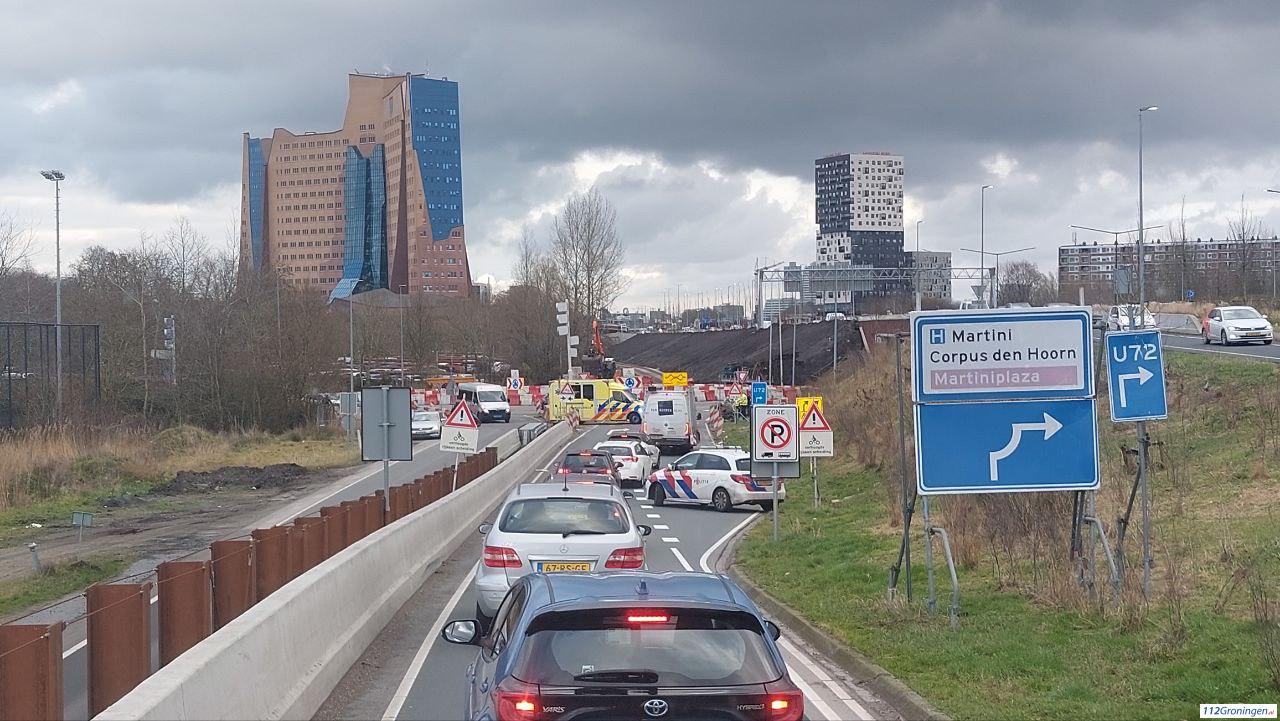 Ongeval letsel op de Laan Corpus den Hoorn, file tot gevolg. Ongeval letsel op de Laan Corpus den Hoorn, file tot gevolg.
