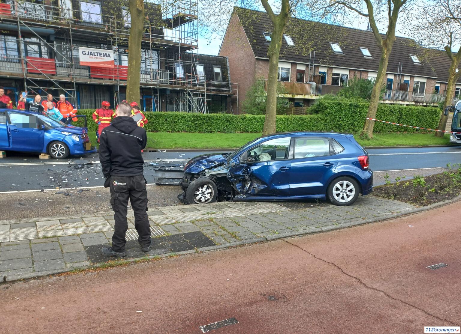 Forse aanrijding Amkemaheerd in Beijum, 1 gewonde. Forse aanrijding Amkemaheerd in Beijum, 1 gewonde.
