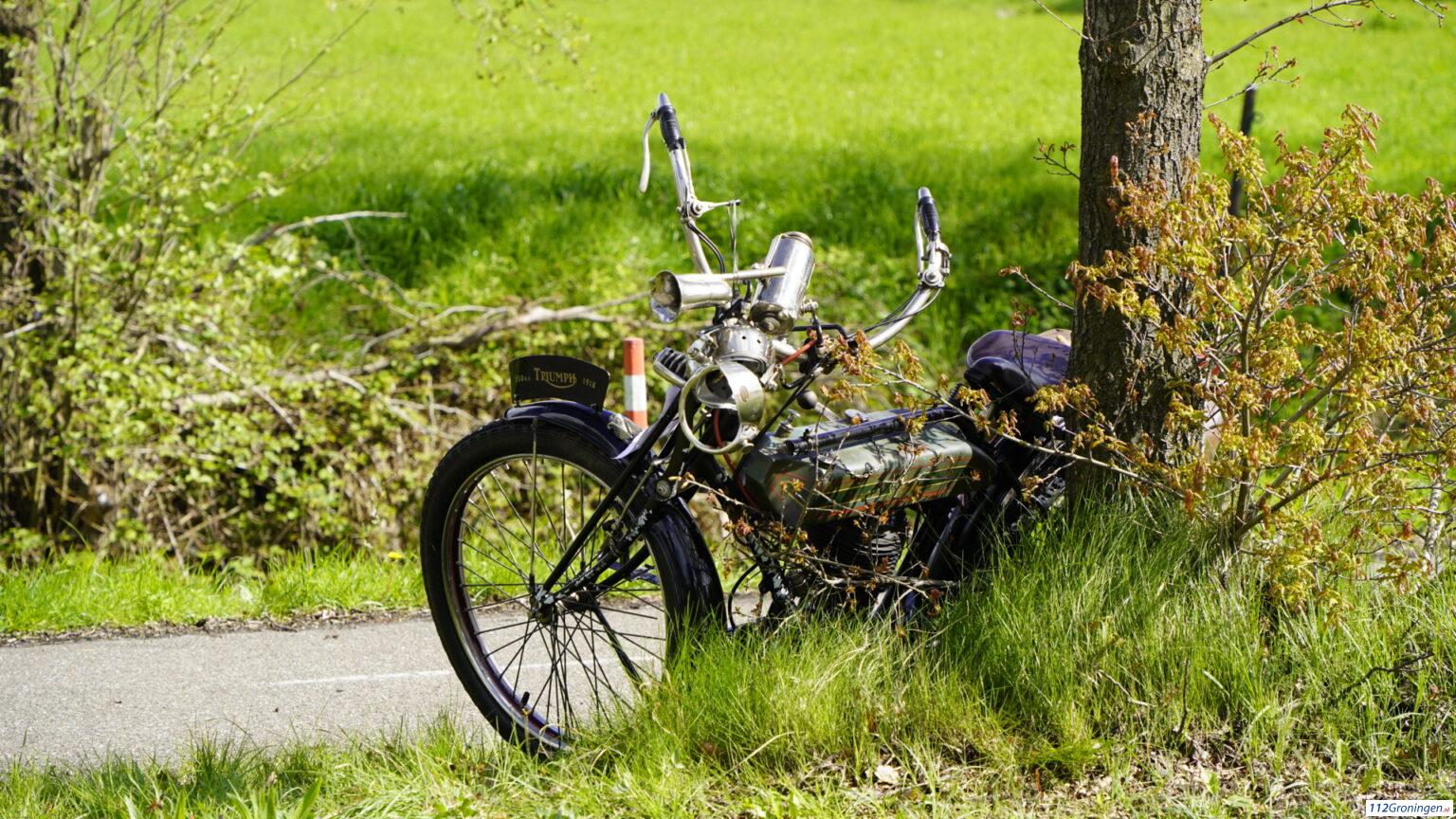 Ongeval tussen motor en auto in Zevenhuizen. Ongeval tussen motor en auto in Zevenhuizen.