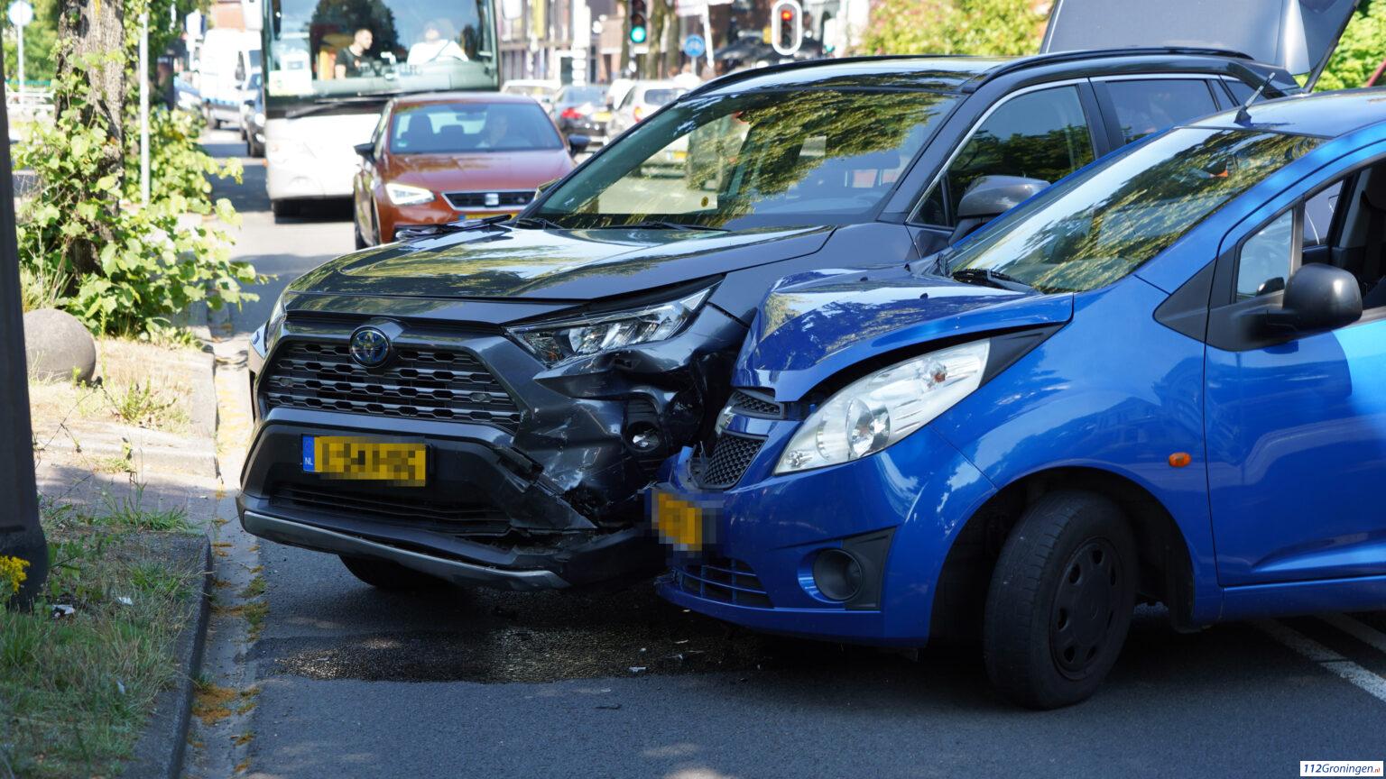 Ongeval met forse schade Zuiderpark Groningen. Ongeval met forse schade Zuiderpark Groningen.