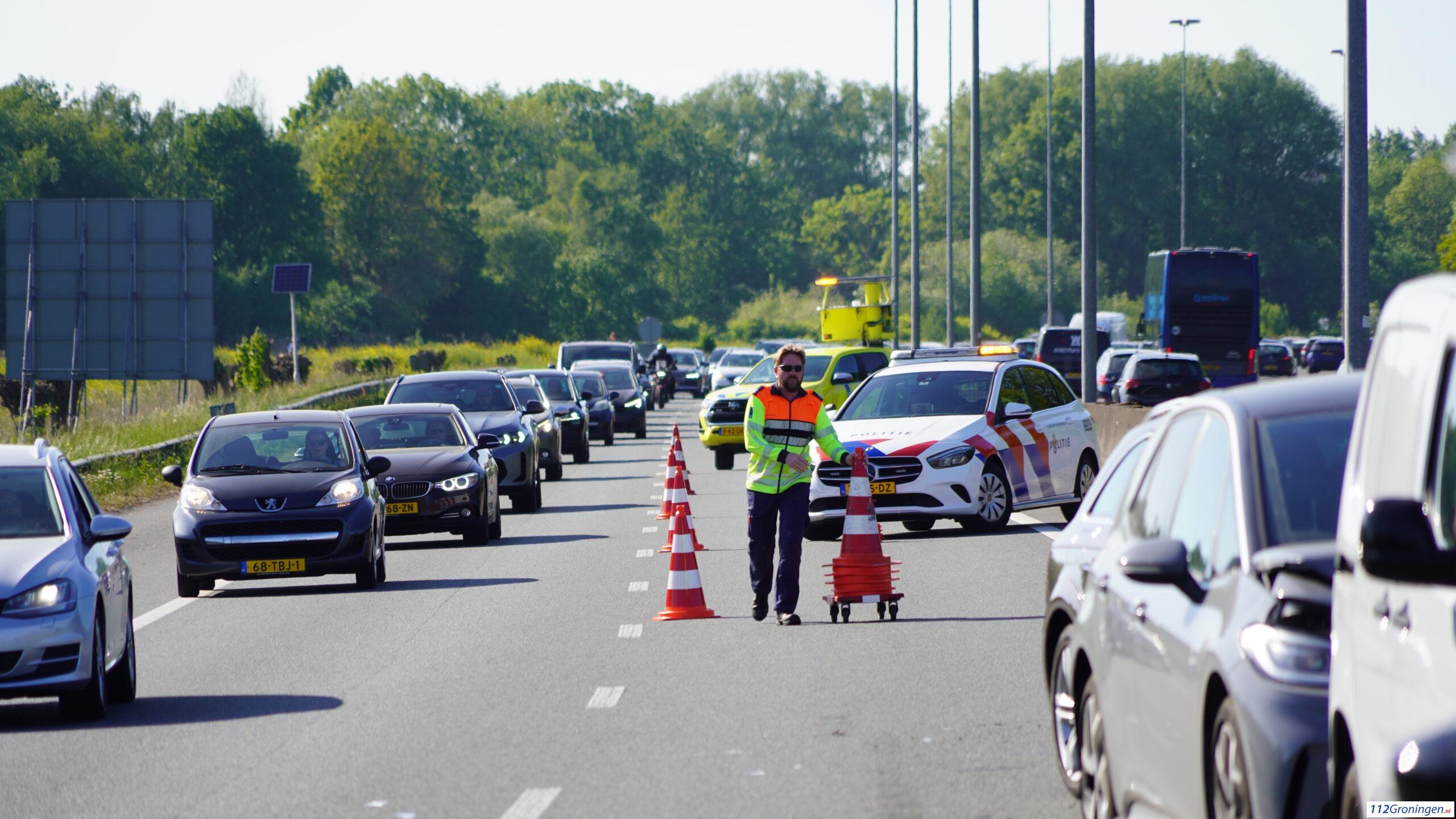 Vertraging op wegen rond de stad: ongeluk bij Hoogkerk, bij Westerbroek brandstof op de weg