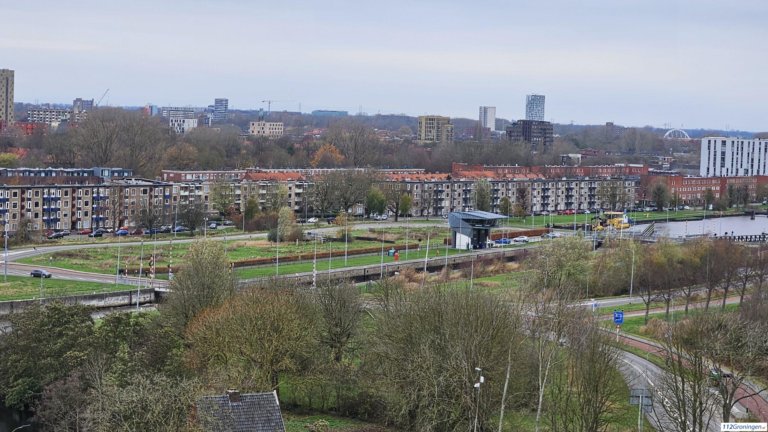 Persoon uit ijskoude water gered bij Oostersluis in Stad