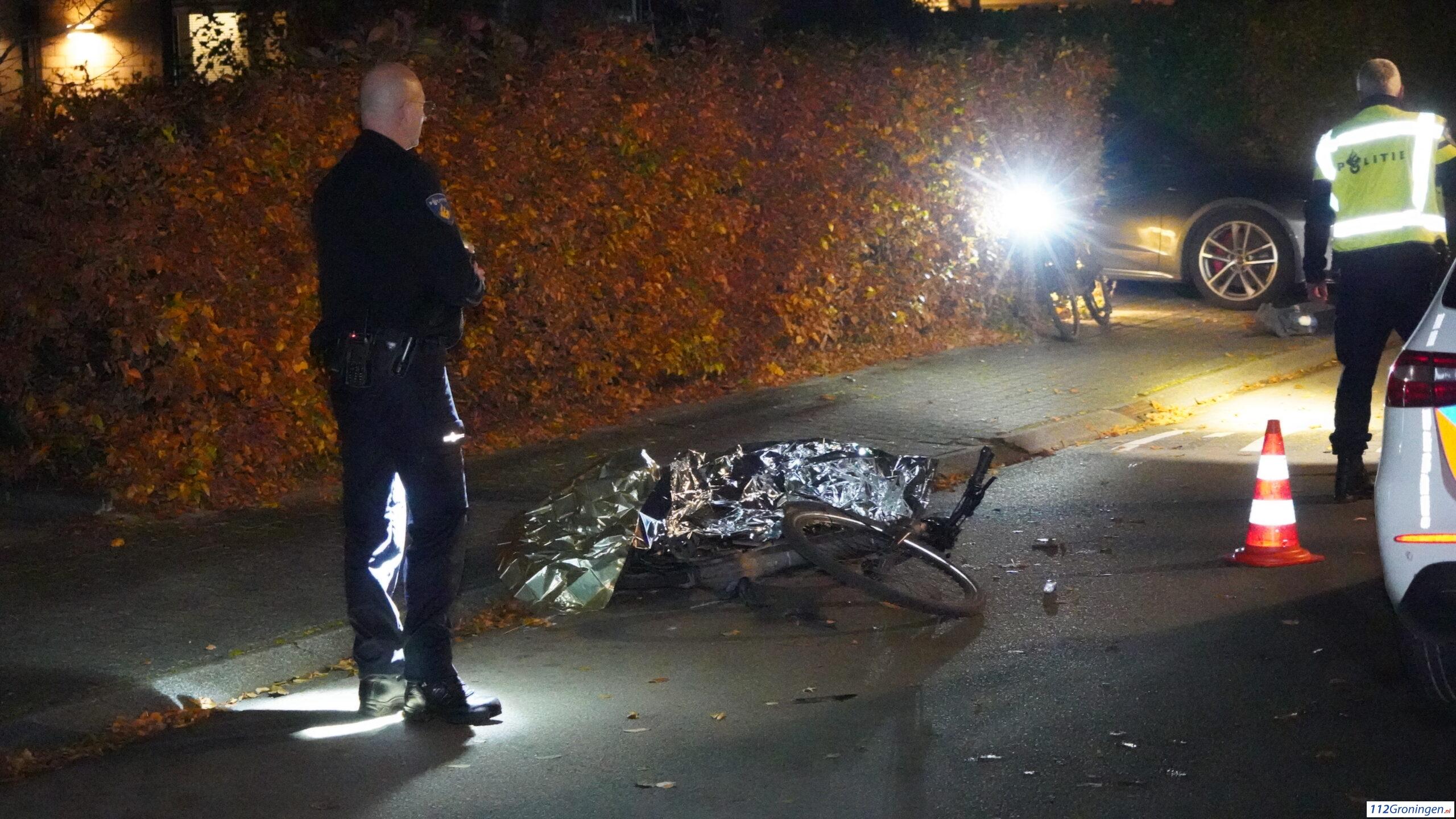 Ernstig ongeval tussen auto en fietser op Bloemersmaborg in Groningen. Ernstig ongeval tussen auto en fietser op Bloemersmaborg in Groningen.