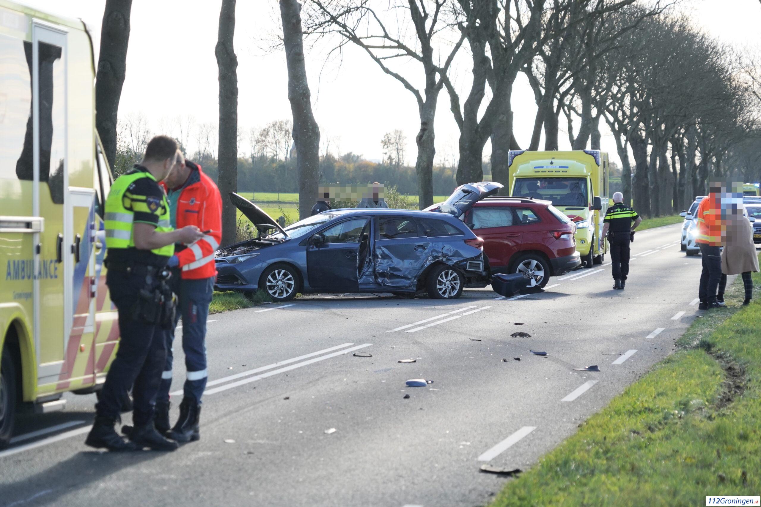 Meerdere voertuigen betrokken bij ongeval N994 bij Noordwolde, twee gewonden. Meerdere voertuigen betrokken bij ongeval N994 bij Noordwolde, twee gewonden.