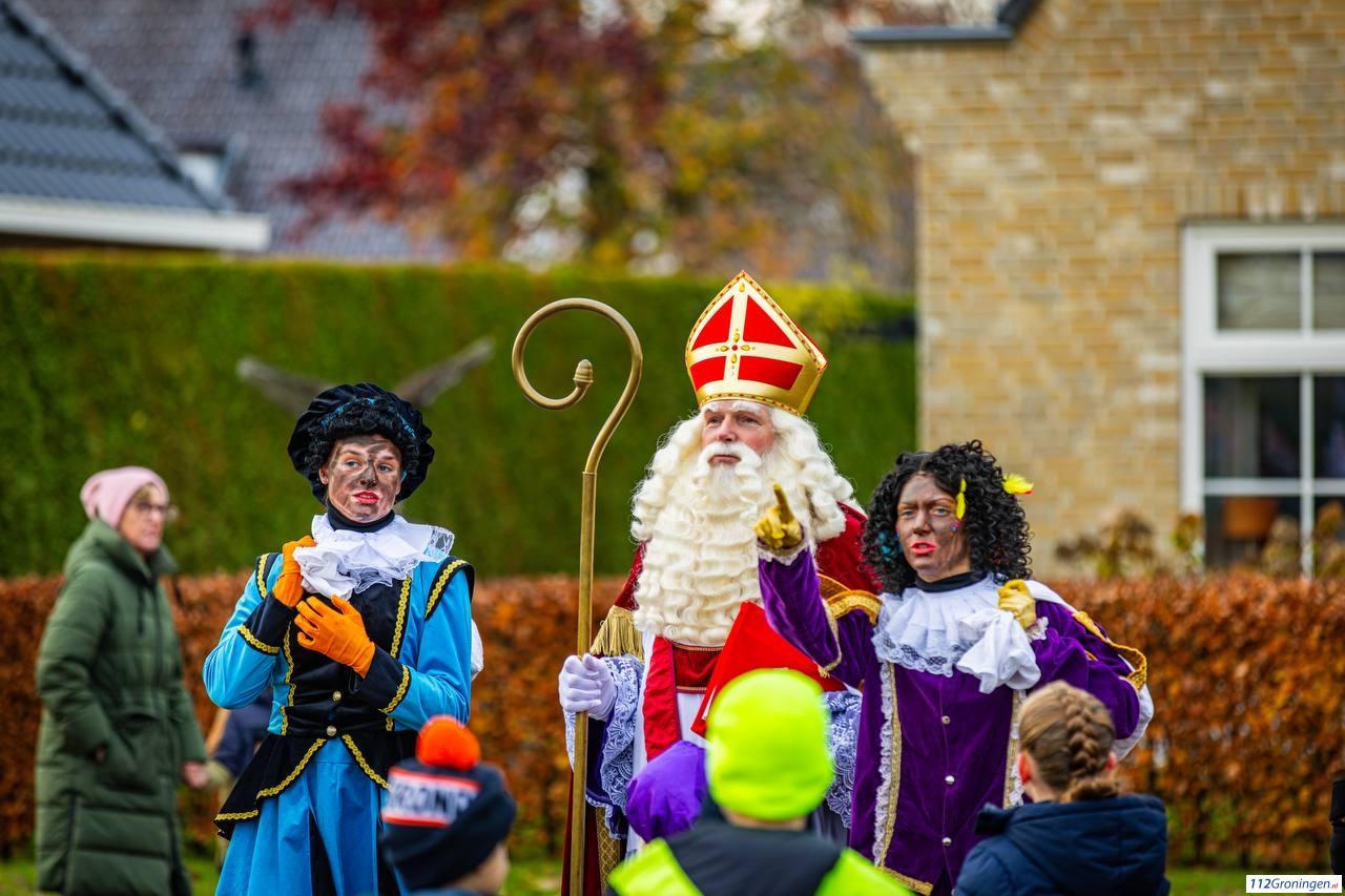 Feestelijke intochten in het Westerkwartier: Sinterklaas warm onthaald in Niekerk én Oostwold/Midwol