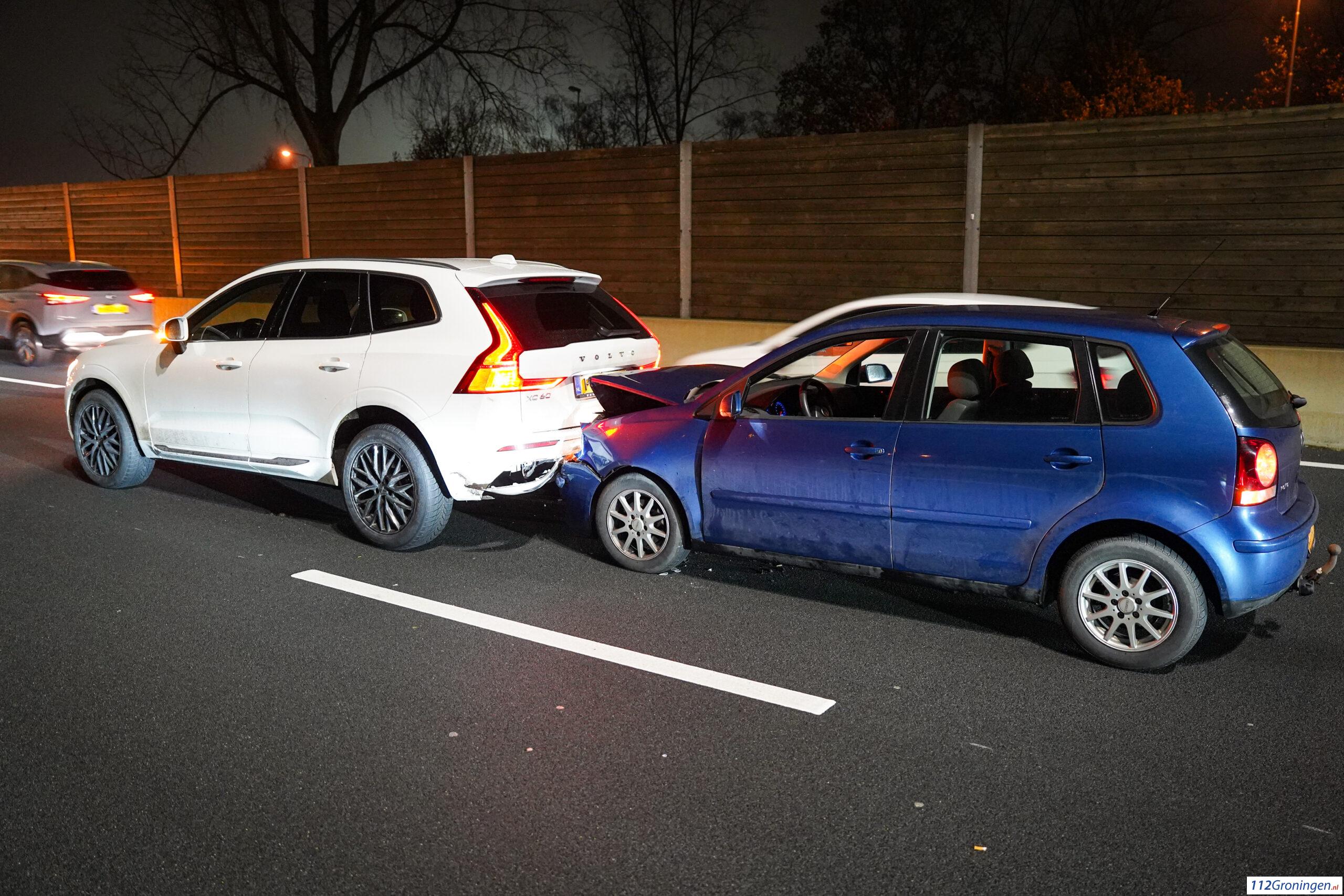 Forse file op A7 bij Groningen door twee ongelukken. Forse file op A7 bij Groningen door twee ongelukken.