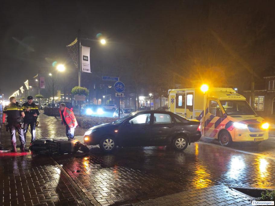 Aanrijding tussen auto en scooter op Noorderstraat in Sappemeer. Aanrijding tussen auto en scooter op Noorderstraat in Sappemeer.