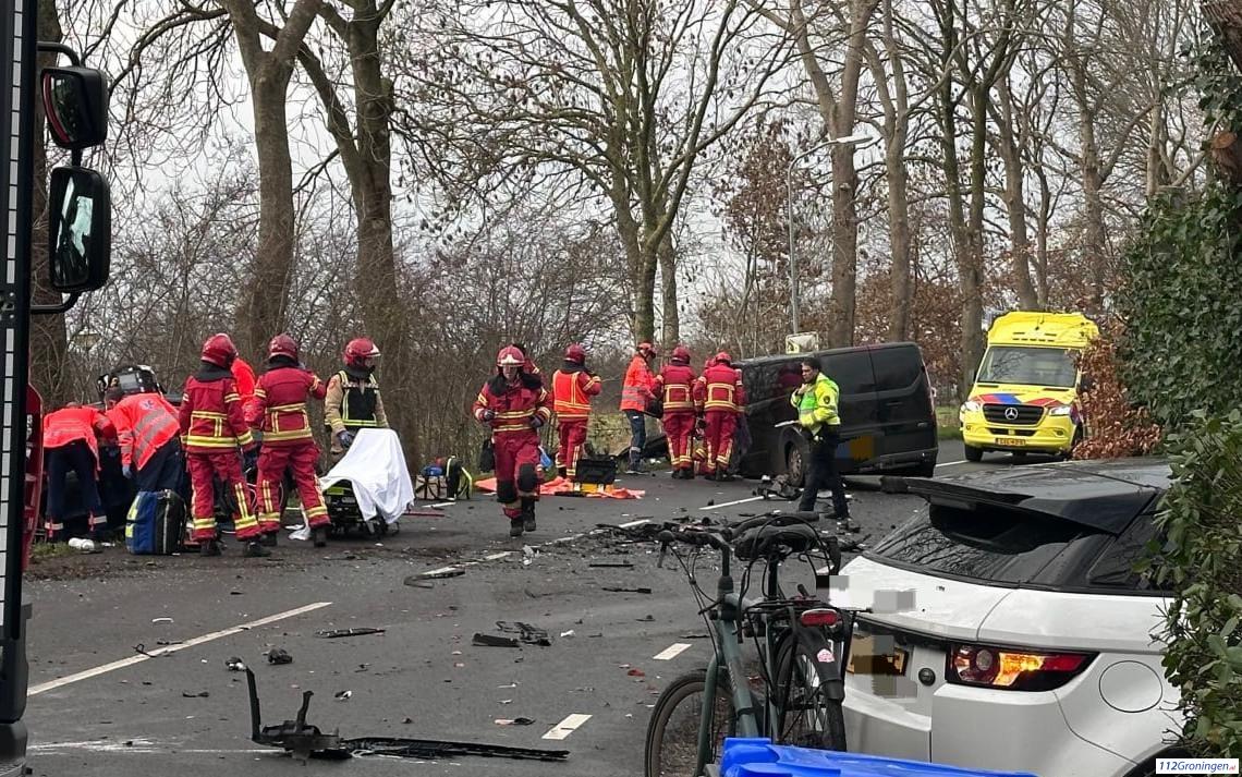 Ernstig ongeval op de Hoofdweg bij Harkstede, mannen raakten gewond. Ernstig ongeval op de Hoofdweg bij Harkstede, mannen raakten gewond.