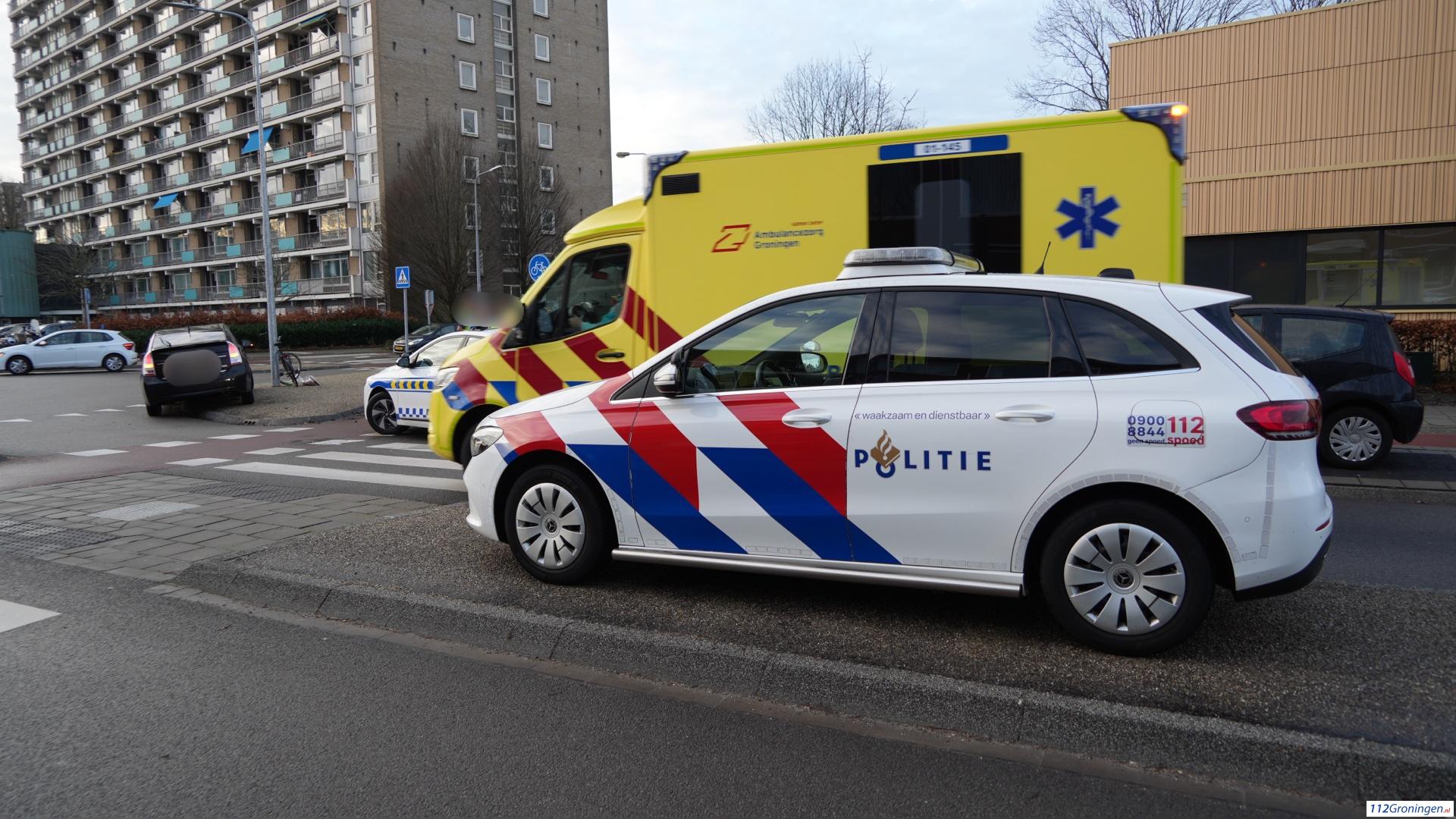 Fietser gewond bij aanrijding op rotonde Vondellaan/Van Iddekingeweg in Groningen. Fietser gewond bij aanrijding op rotonde Vondellaan/Van Iddekingeweg in Groningen.