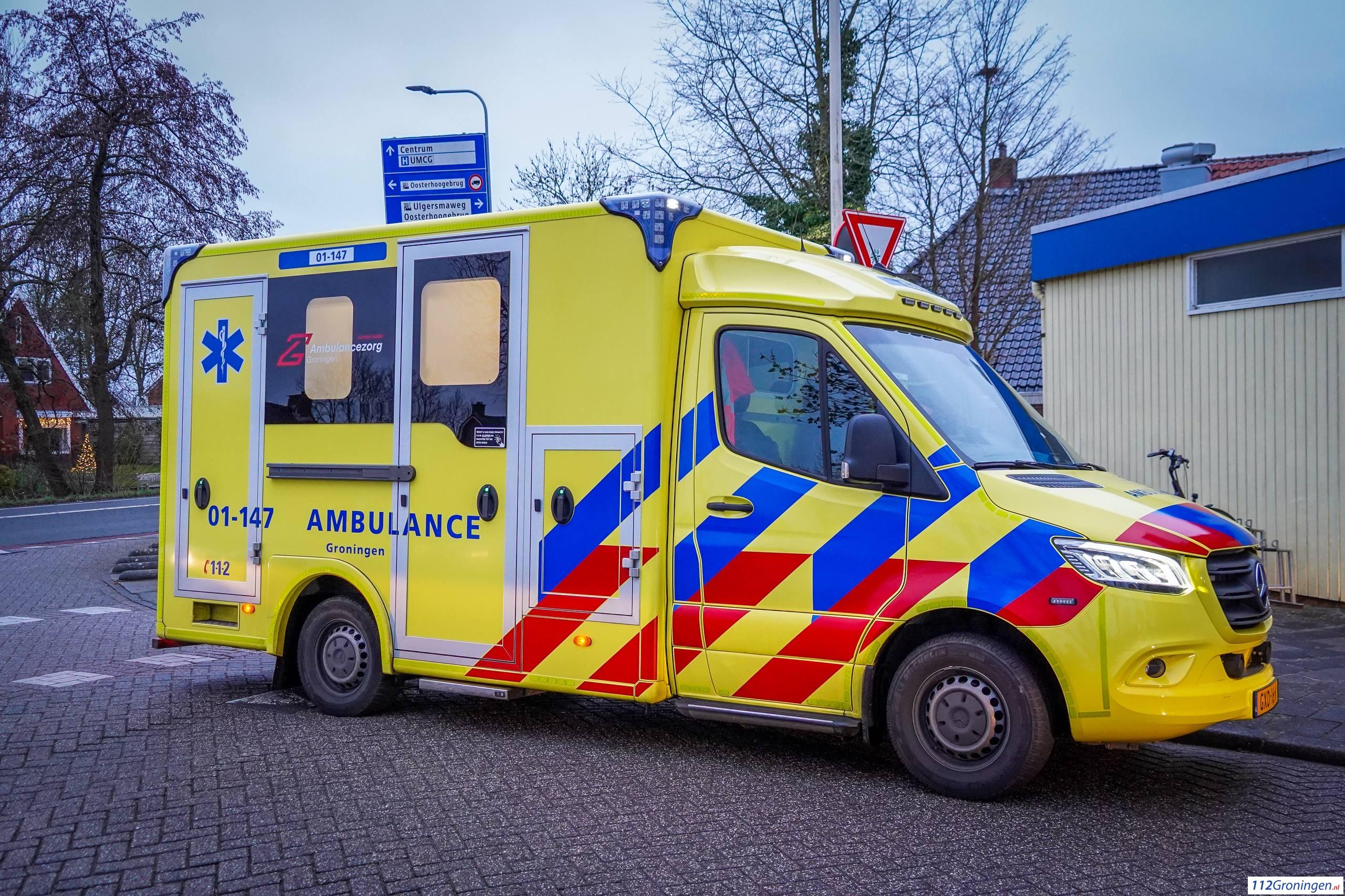 Fietser naar ziekenhuis na aanrijding bij Albert Heijn aan Rijksweg in Groningen. Fietser naar ziekenhuis na aanrijding bij Albert Heijn aan Rijksweg in Groningen.