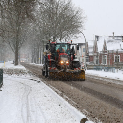 gladheid strooiwagen sneeuw